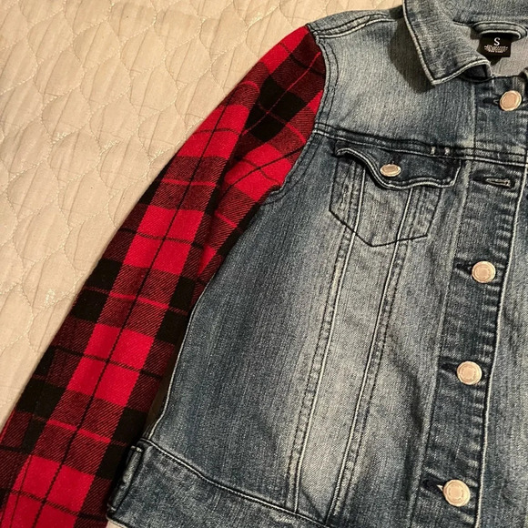 BLUE JEAN JACKET~RED PLAID ARMS~NWOT~SIZE S - Picture 8 of 11